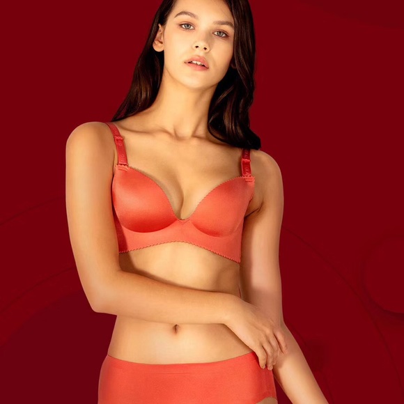 Bras - Picture 8 of 8